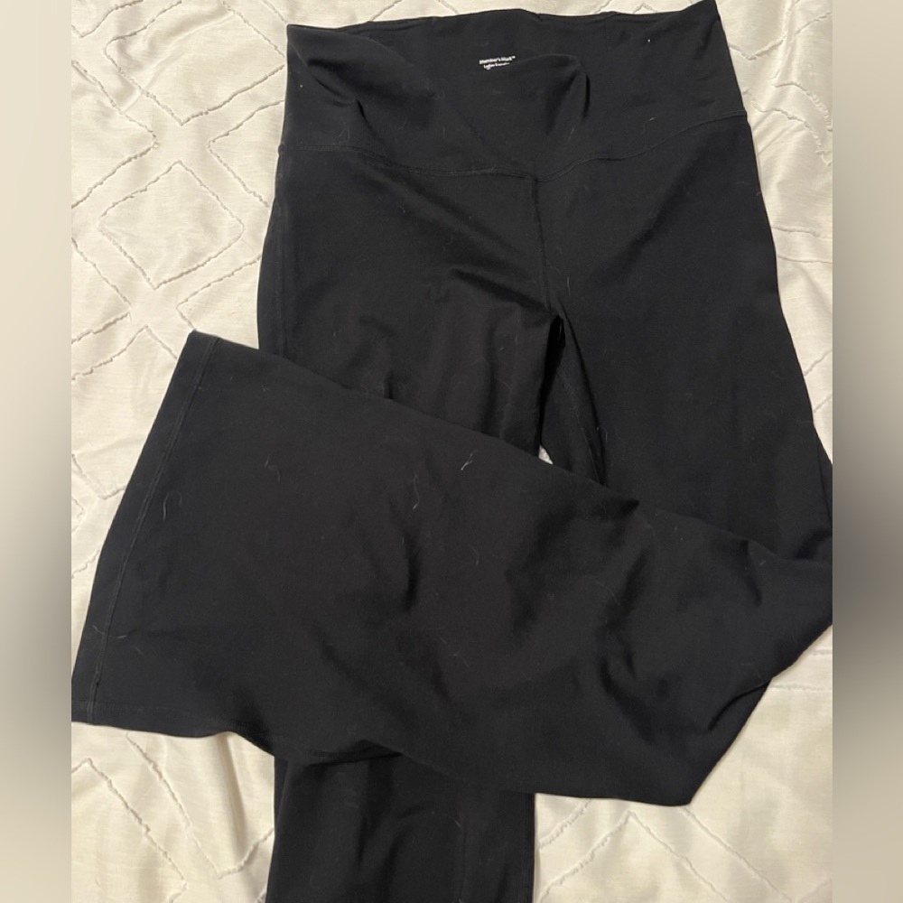 Black flared yoga pants/leggings